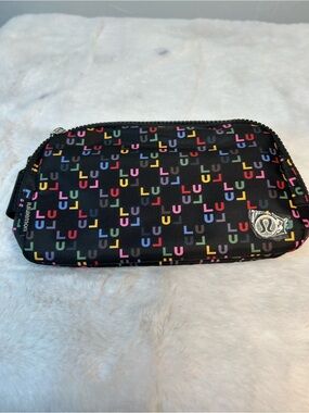 LULULEMON Everywhere Belt Bag Rainbow LULU Logo Rare! NWT Black Multi 136